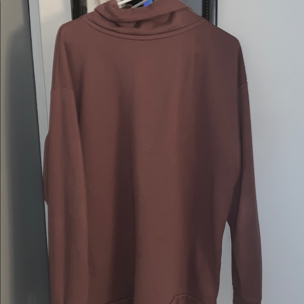 VS Mauve turtleneck pullover - Picture 2 of 3